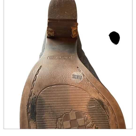 VINCE CAMUTO 🖤🩶 Gray Suede Ankle Boots - Picture 5 of 6